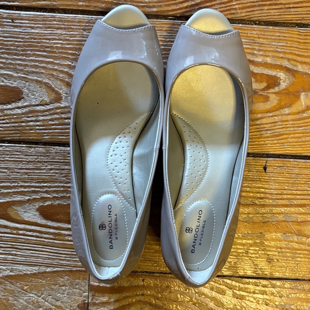 Bandolino Women's Taupe Peep Toe Heels